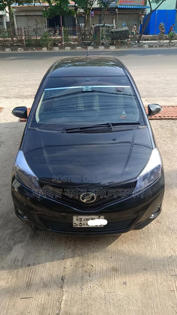Toyota Vitz 2011 Black