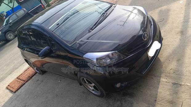 Toyota Vitz 2011 Black