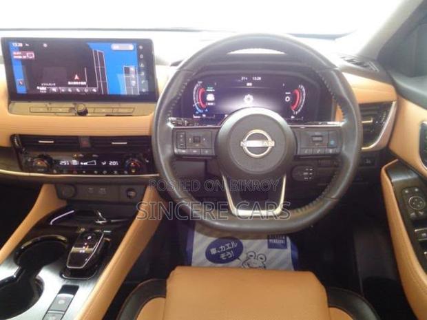 Nissan X-Trail 2023 Gold