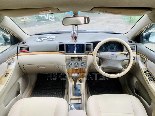 Toyota Corolla Sedan 2005 White