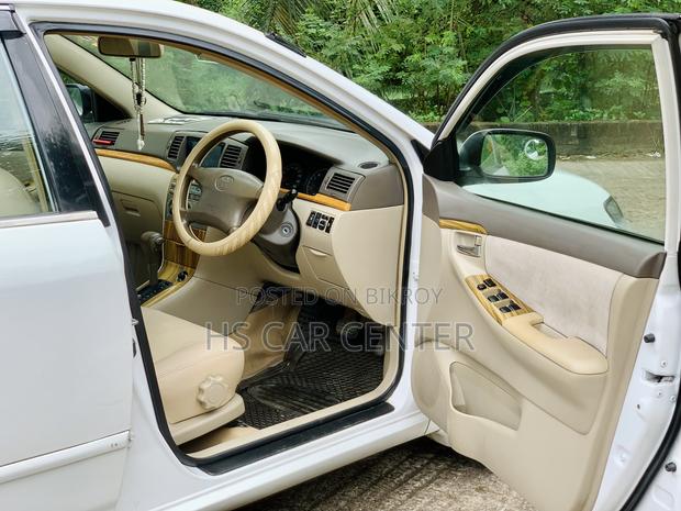 Toyota Corolla Sedan 2005 White