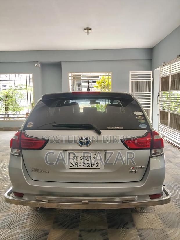 Toyota Corolla Fielder 1.5 Hybrid FWD 2017 Silver