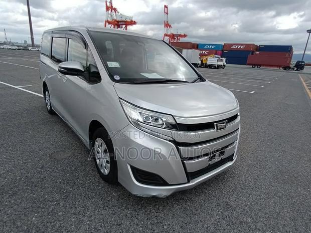 Toyota Noah 2021 Silver