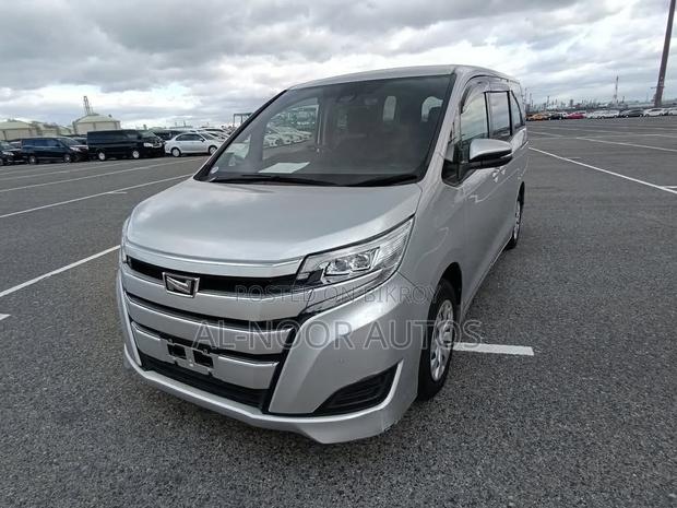 Toyota Noah 2021 Silver