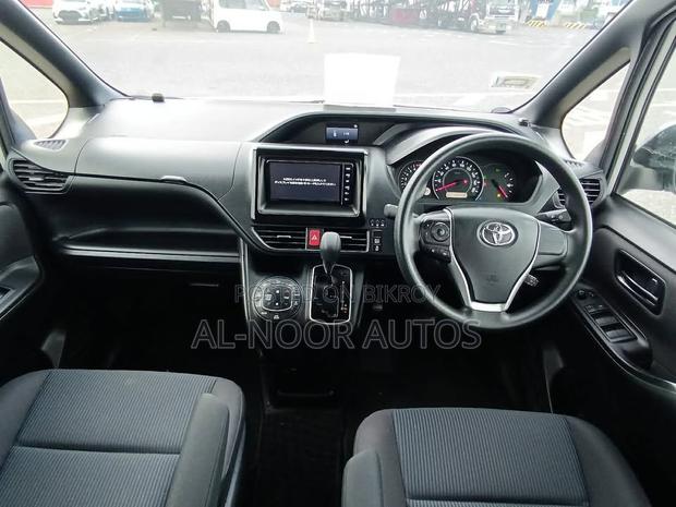 Toyota Noah 2021 Silver