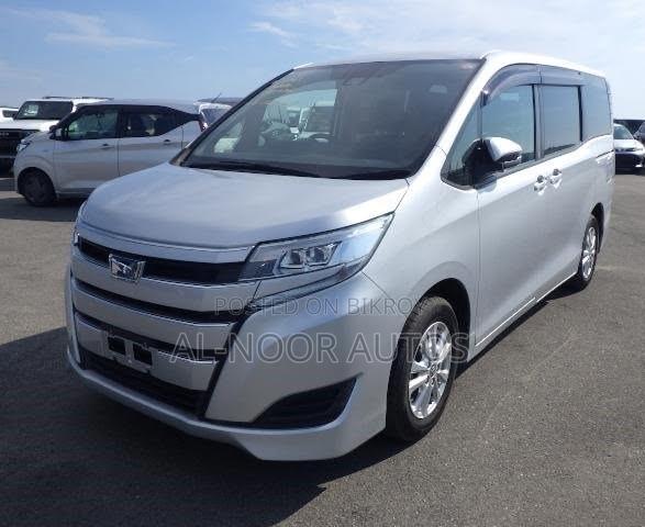 Toyota Noah 1.8 FWD Hybrid (7 Seater) 2021 Silver