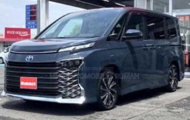 Toyota Voxy 2023 Gray