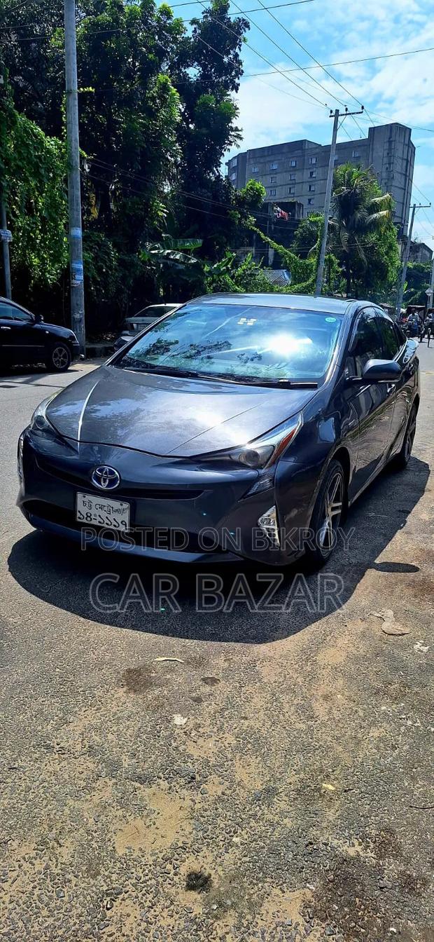Toyota Prius 4dr Hatchback (1.8L 4cyl Gas/Electric Hybrid CVT) 2016