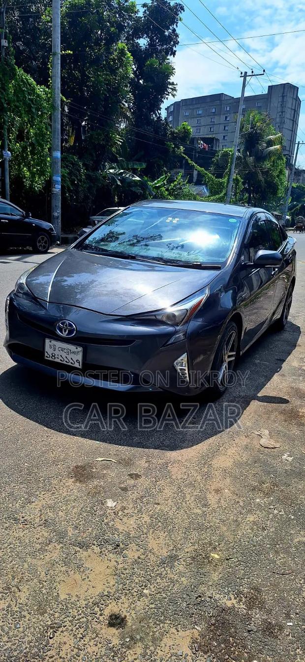 Toyota Prius 4dr Hatchback (1.8L 4cyl Gas/Electric Hybrid CVT) 2016