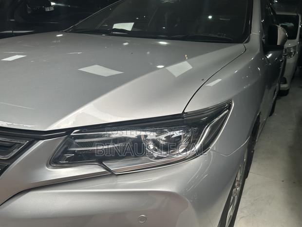 Toyota Premio 2017 Silver