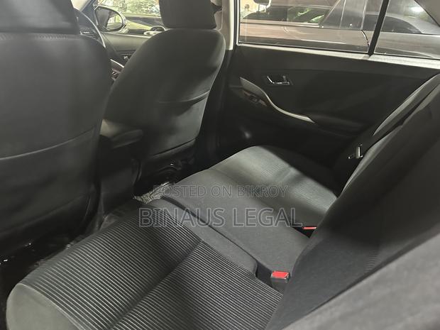 Toyota Premio 2017 Silver