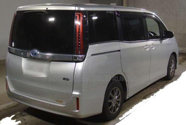 Toyota Noah 1.8 FWD Hybrid (7 Seater) 2021 Silver