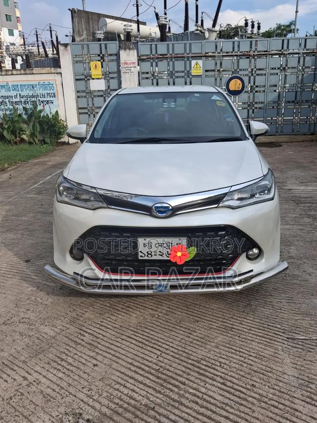 Toyota Corolla Fielder 1.5 Hybrid FWD 2017 Pearl