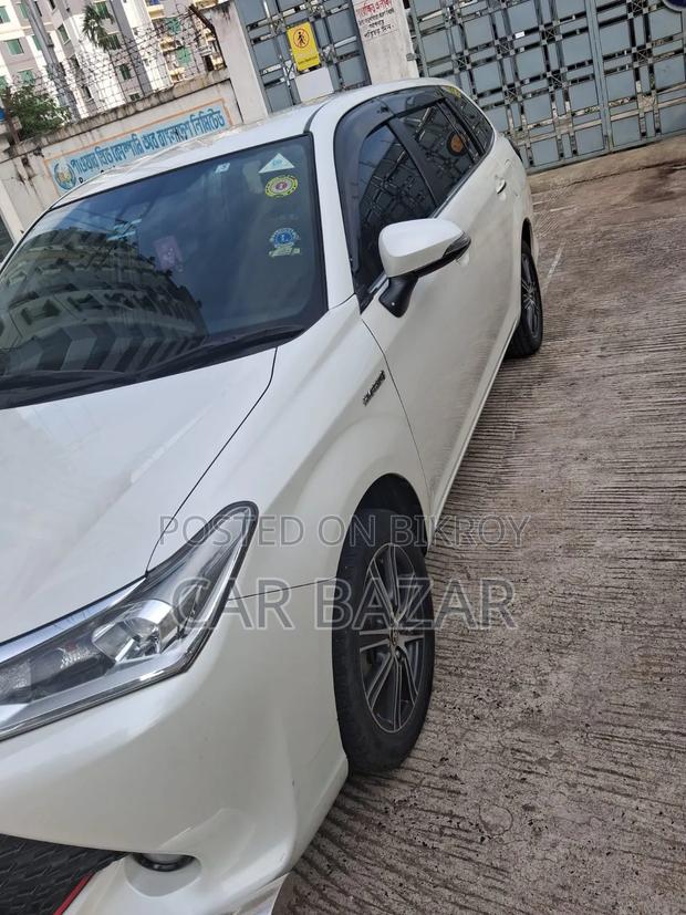 Toyota Corolla Fielder 1.5 Hybrid FWD 2017 Pearl