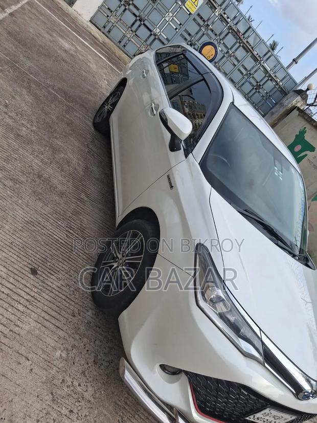 Toyota Corolla Fielder 1.5 Hybrid FWD 2017 Pearl