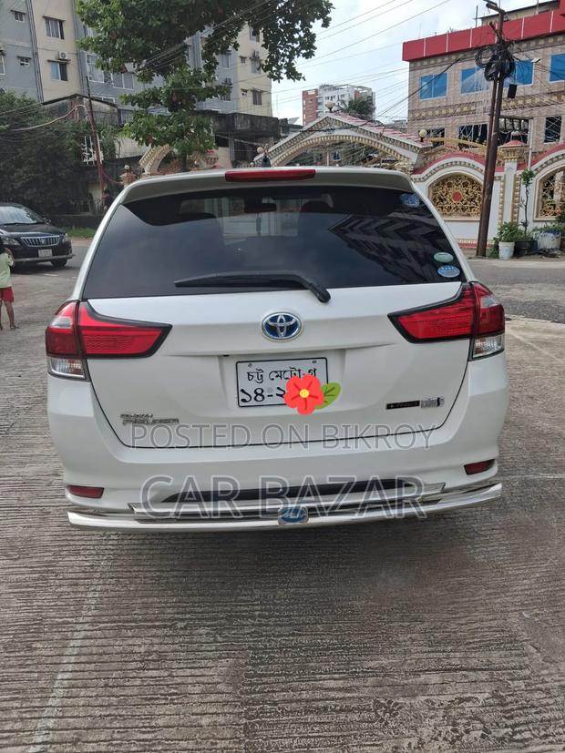 Toyota Corolla Fielder 1.5 Hybrid FWD 2017 Pearl
