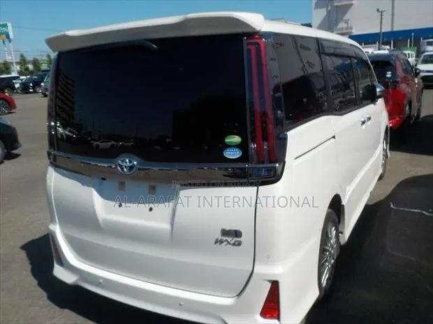 Toyota Noah 2021 Pearl