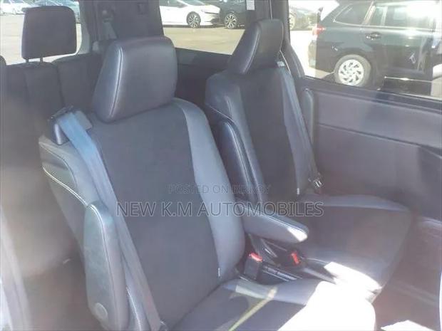 Toyota Noah 2021 Pearl