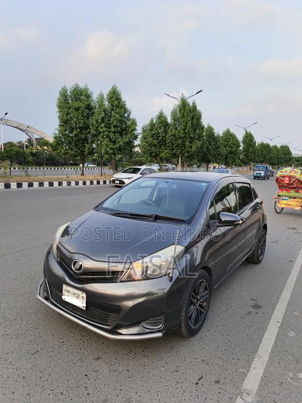 Toyota Vitz 2011 Gray