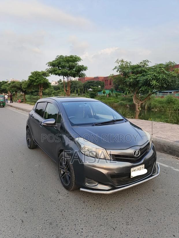 Toyota Vitz 2011 Gray