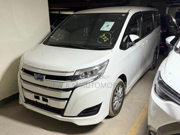 Toyota Noah 2021 Pearl