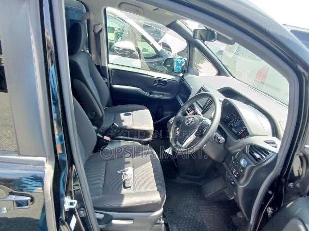 Toyota Noah 2021 Black