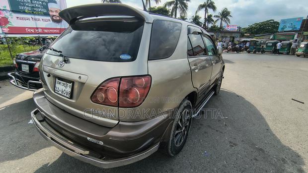 Toyota Harrier AIRS 2001 Gold