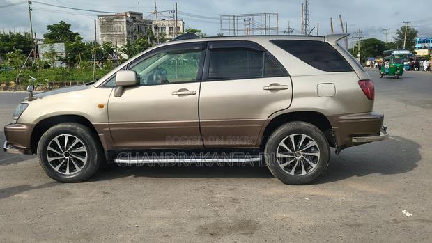 Toyota Harrier AIRS 2001 Gold