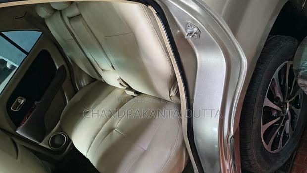 Toyota Harrier AIRS 2001 Gold