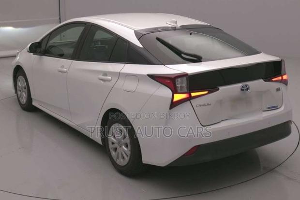 Toyota Prius 2021 Pearl