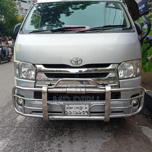 Toyota Noah 2.0 FWD (8 Seater) 2015 Silver