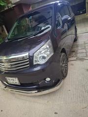 Toyota Noah 2013 Gray for sale