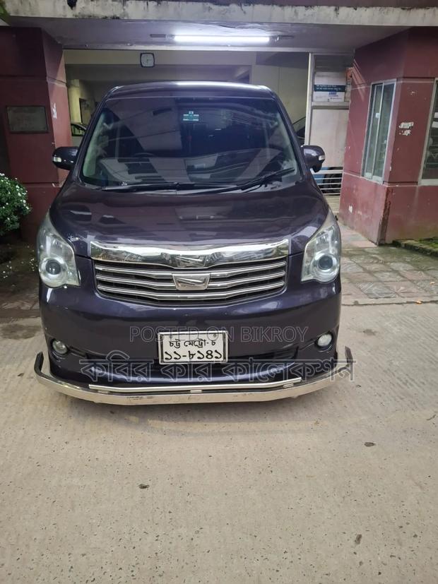 Toyota Noah 2013 Gray