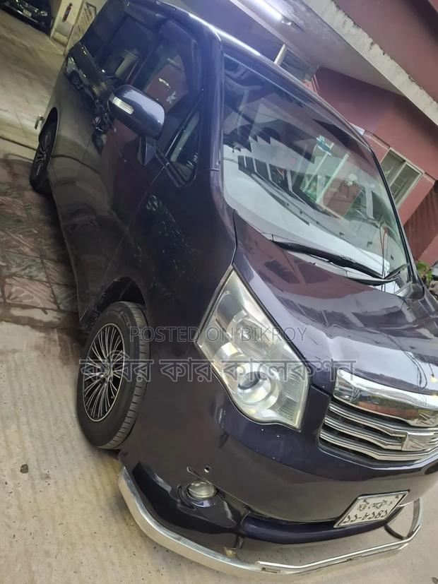 Toyota Noah 2013 Gray