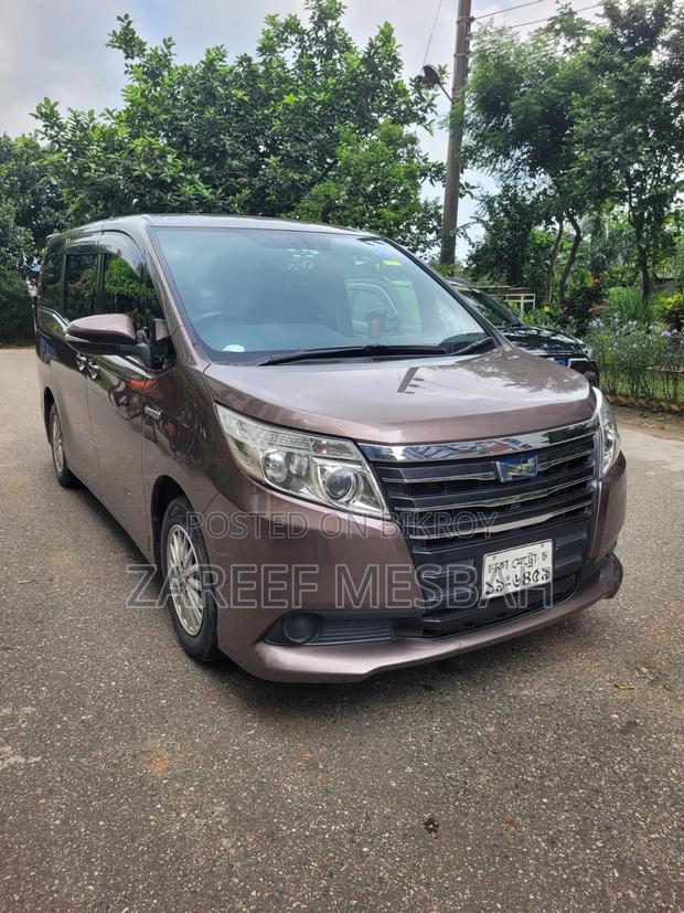 Toyota Noah 1.8 FWD Hybrid (7 Seater) 2014 Brown