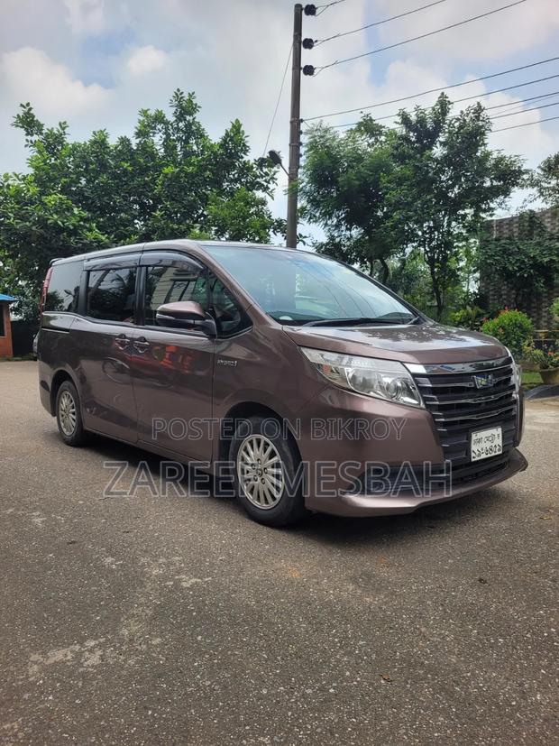 Toyota Noah 1.8 FWD Hybrid (7 Seater) 2014 Brown