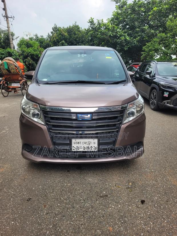 Toyota Noah 1.8 FWD Hybrid (7 Seater) 2014 Brown