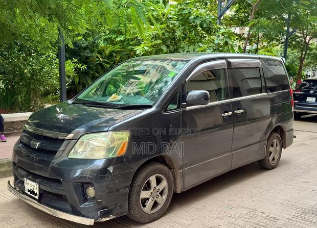 Toyota Noah 2004 Black