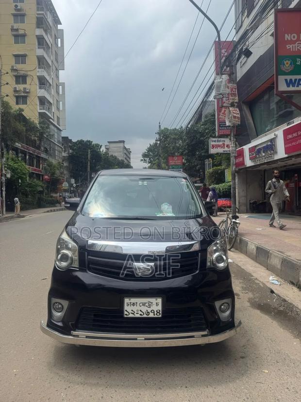 Toyota Noah 2.0 143hp AWD (8 Seater) 2012 Pearl