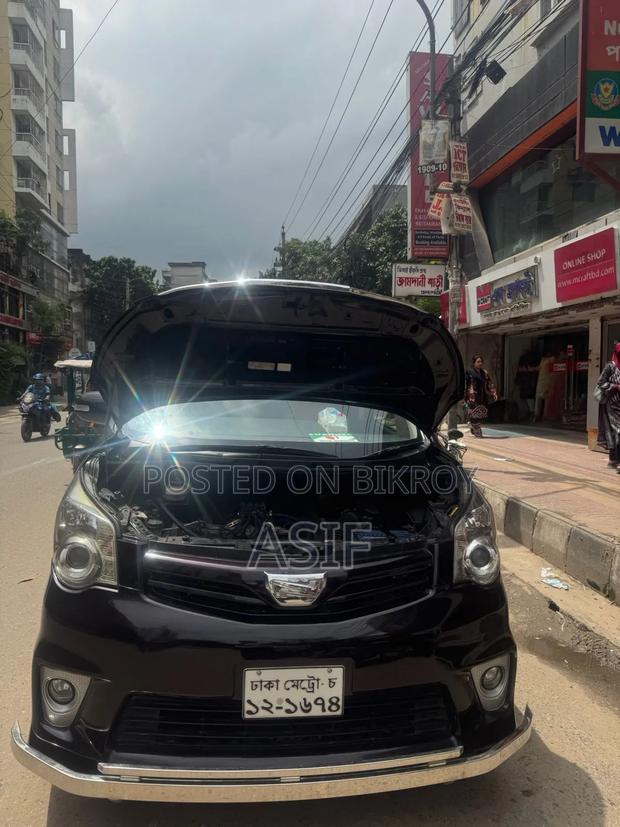 Toyota Noah 2.0 143hp AWD (8 Seater) 2012 Pearl
