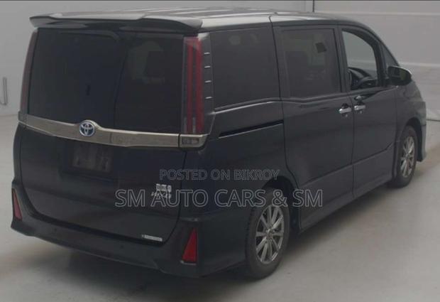 Toyota Noah 2021 Black