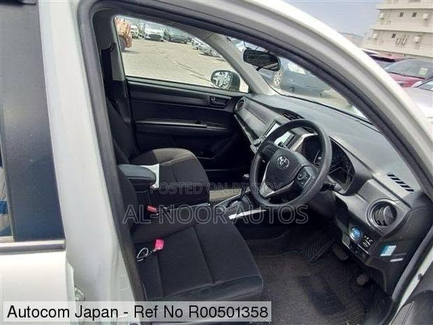 Toyota Corolla Fielder 1.5 Hybrid FWD 2021 White