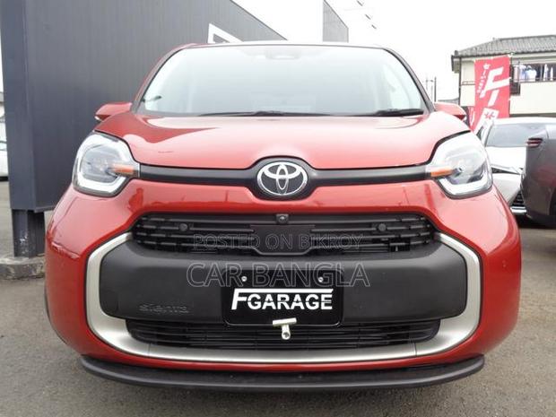 Toyota Sienta 2022 Red