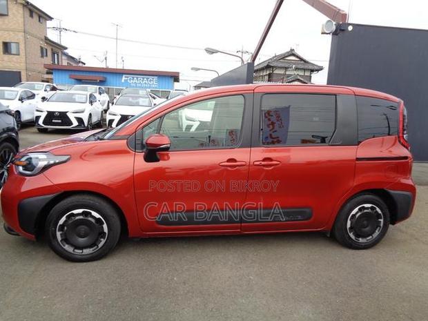Toyota Sienta 2022 Red