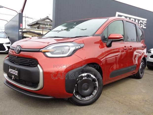 Toyota Sienta 2022 Red