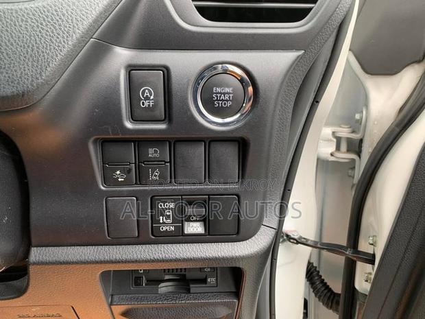 Toyota Noah 2.0 FWD (8 Seater) 2021 Pearl
