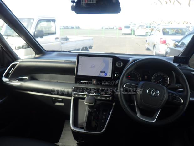 Toyota Voxy 2022 Pearl
