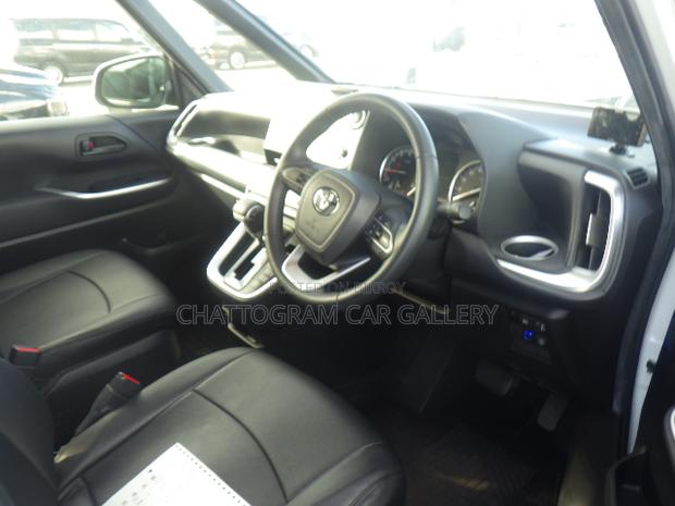 Toyota Voxy 2022 Pearl