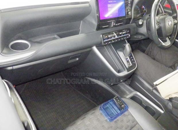 Toyota Voxy 2023 Pearl