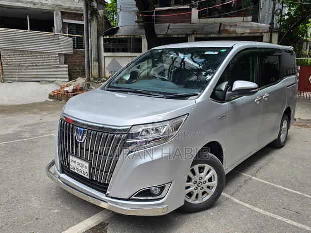 Toyota Esquire 1.8 FWD Hybrid (7 Seater) 2018 Silver